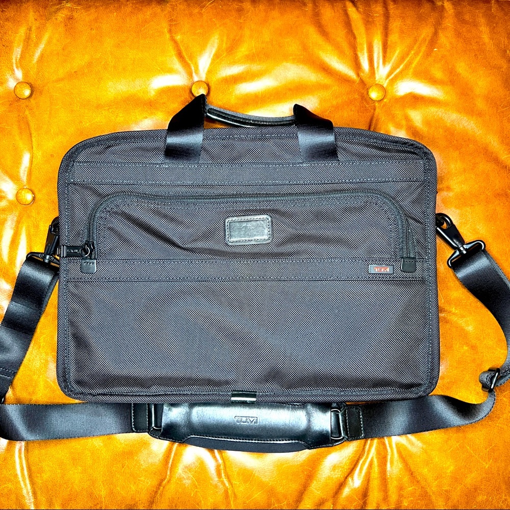 TUMI briefcase / shoulder bag.